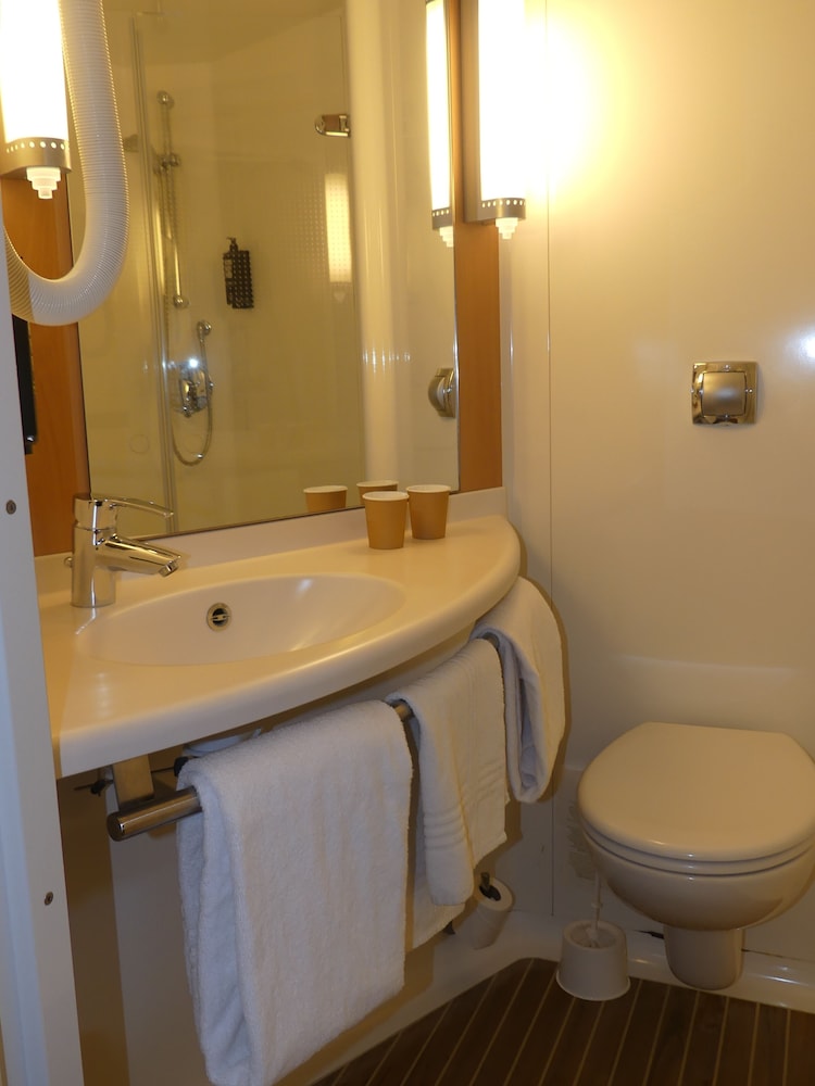 Ibis Istres Trigance 32/32