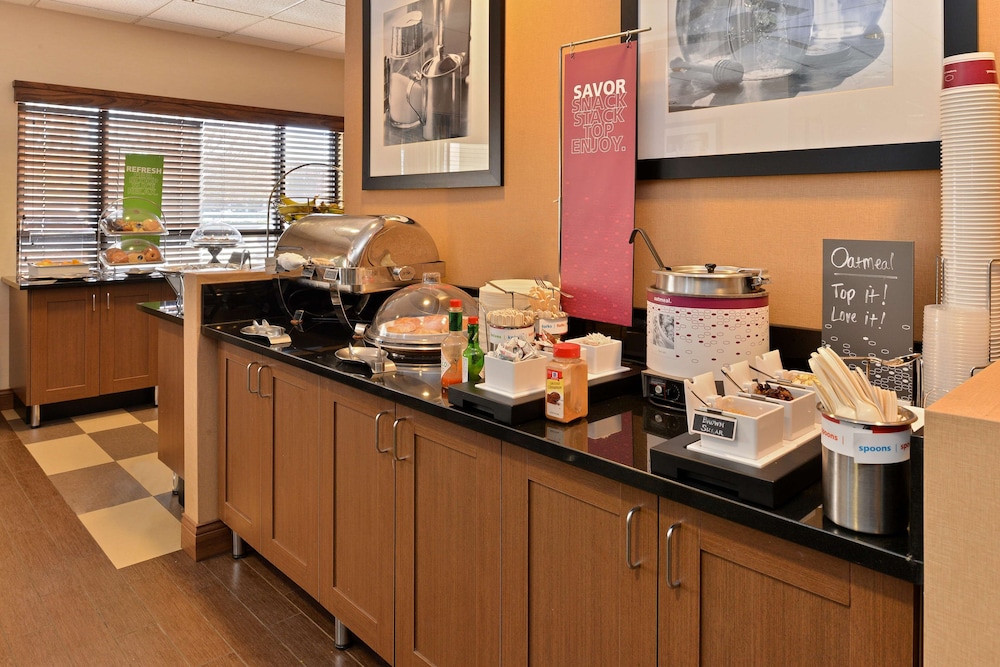 Hampton Inn Portland East photo3