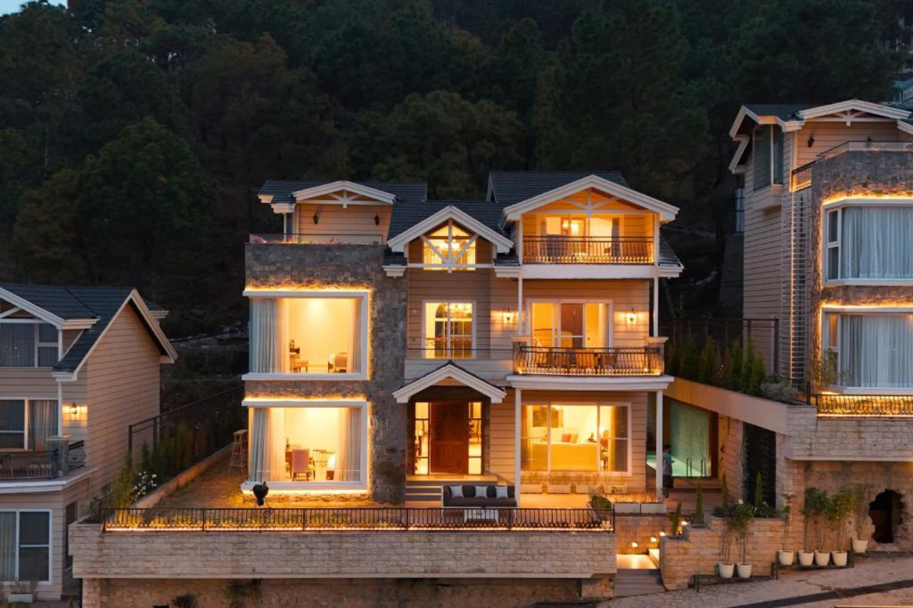 ELIVAAS prive The Royce Daisy Ultra Luxe 4 BHK Villa With Pvt Pool Jacuzzi 360 Hill Views