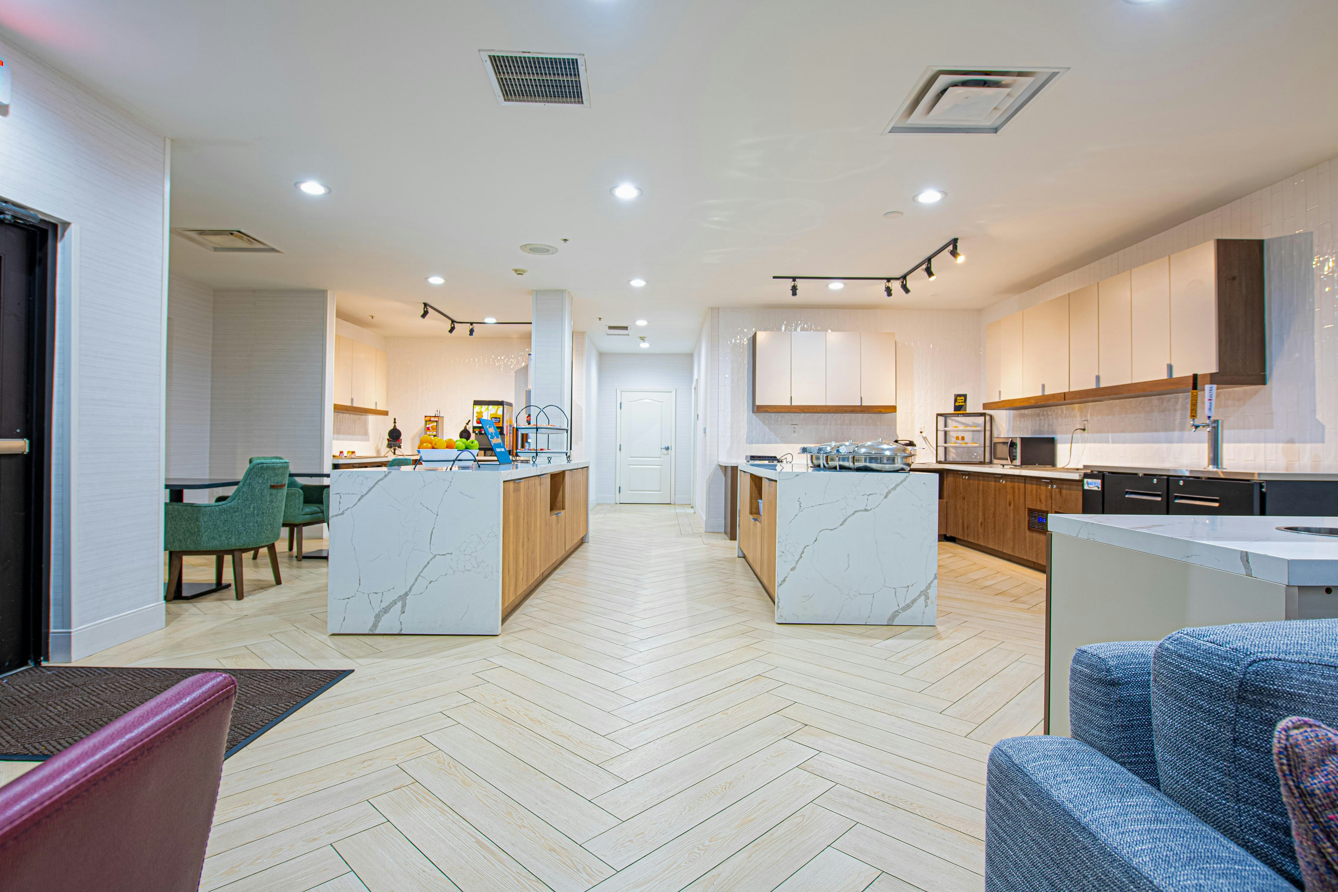 Staybridge Suites Lafayette Airport 32/63