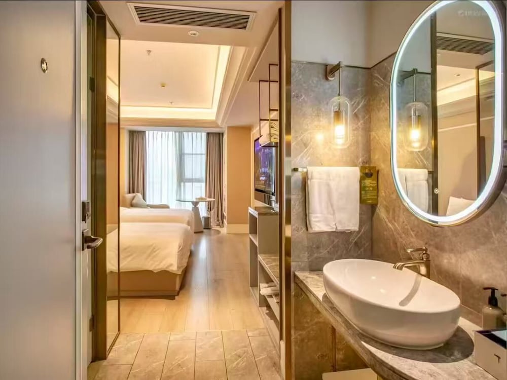 Mercure Shanghai Waigaoqiao Free Trade Zone 37/45