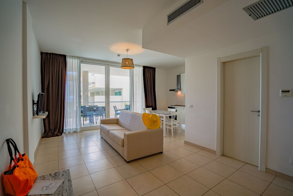 19 Summer Suites 33/60