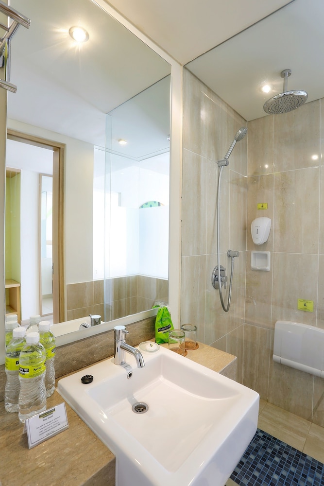 Maxone Hotel Bukit Jimbaran 35/37