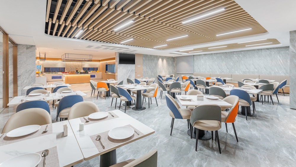 Holiday Inn Express Quanzhou Taishang District 38/46