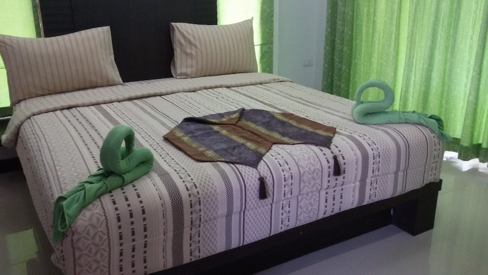 Oscar Apartment 11/25