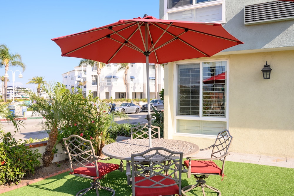 Little Inn By The Bay Newport Beach 36/45