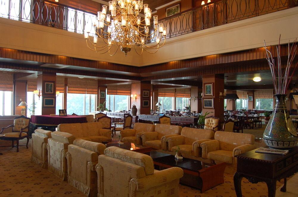 Royal Senyiur Hotel 10/18