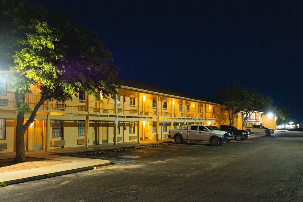 Baymont by Wyndham Fort Stockton 49/52