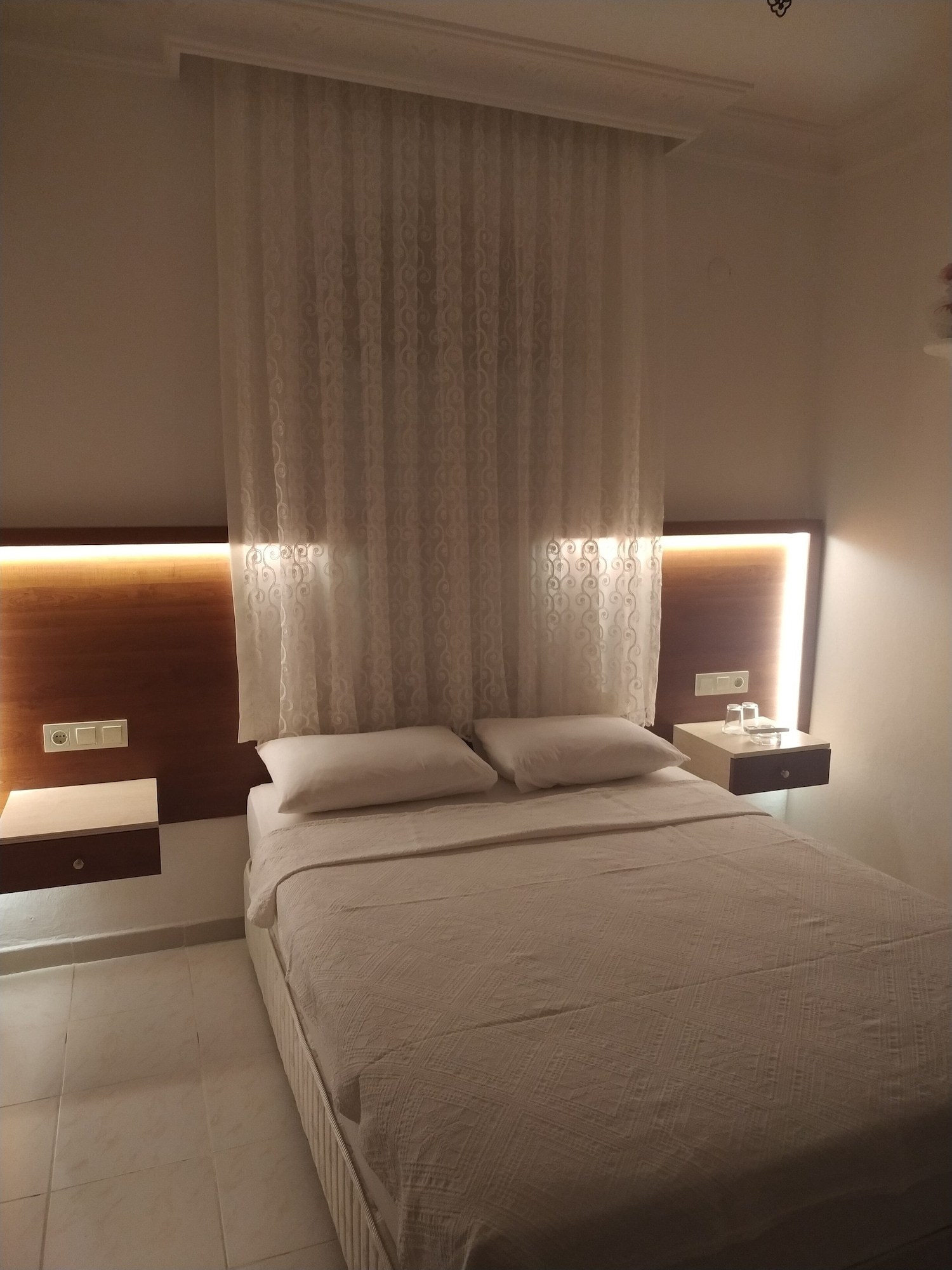 STANDARD, DOUBLE BED
