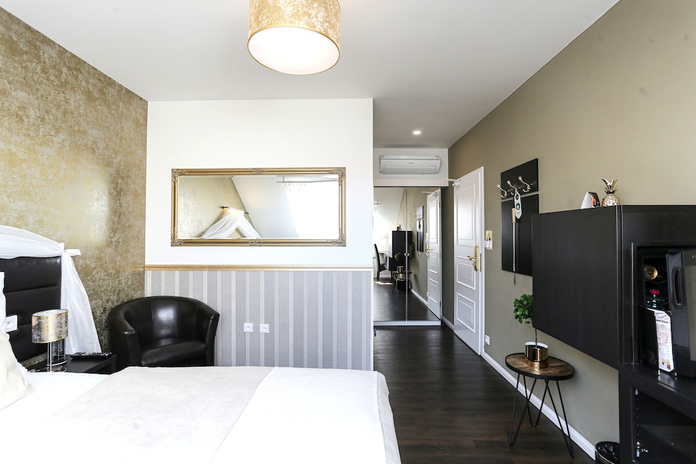 Alfons Boutique Hotel 33/75