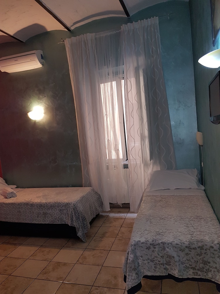 Roman Holidays Hostel 21/50
