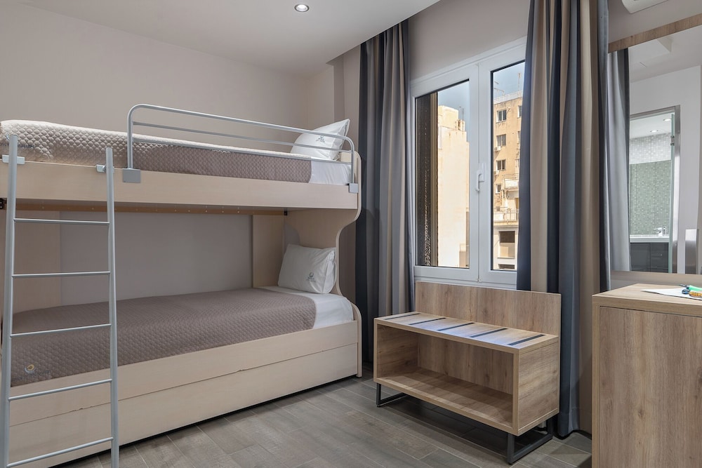 غرفة عائلية بسرير كينج وسريرين منفصلين، Piraeus City Hotel 2/10