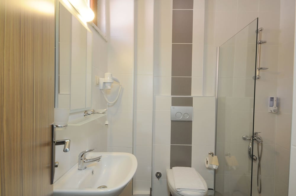 Astoria Life Hotel 14/15