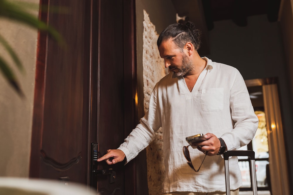 Privado Selfservice Boutique Rooms 8/46