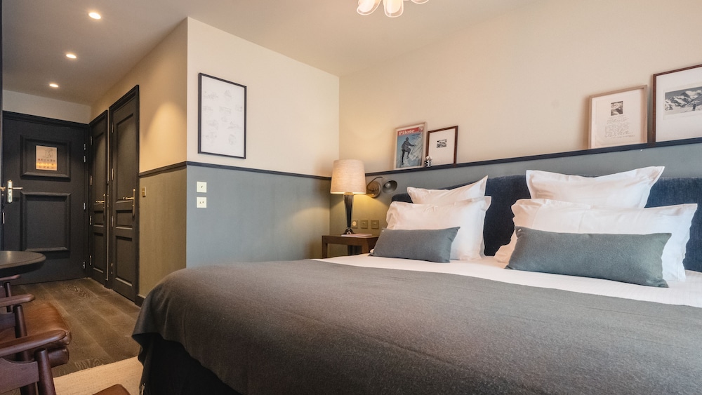 Superior, King Bed, Slope View