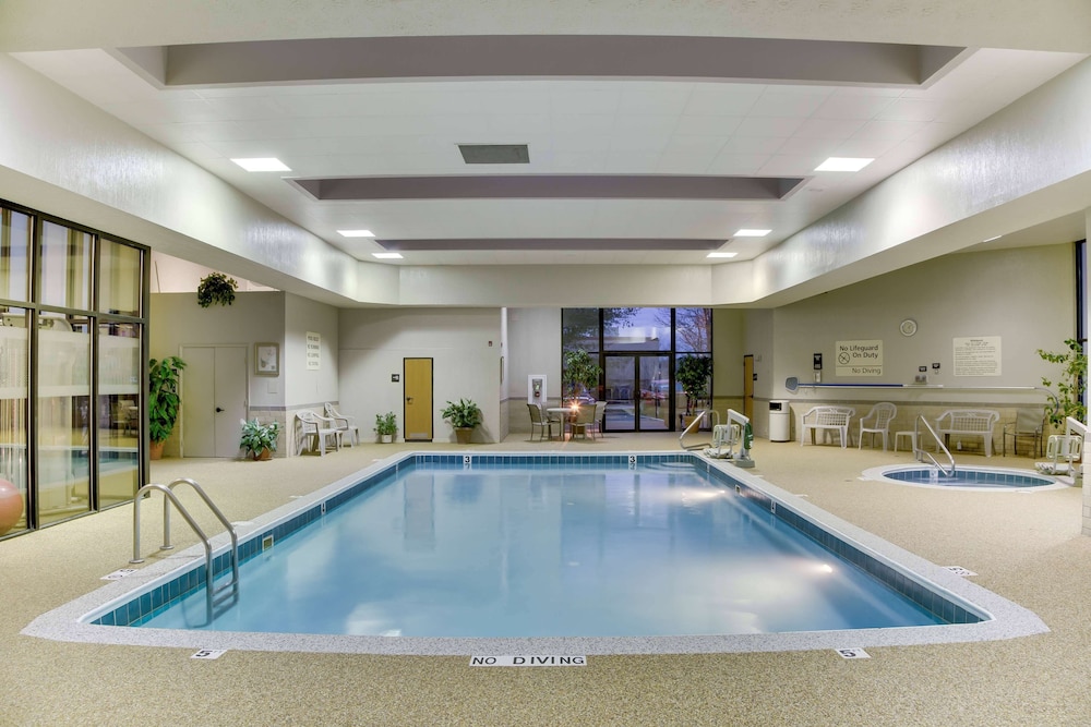 Wingate by Wyndham Cranberry 40/69