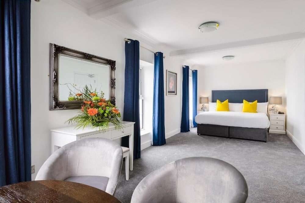 ROOM, KING BED