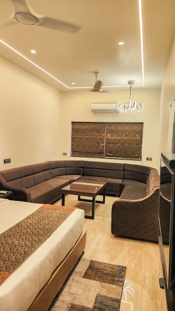 HOTEL ROYAL PALACE 38/54