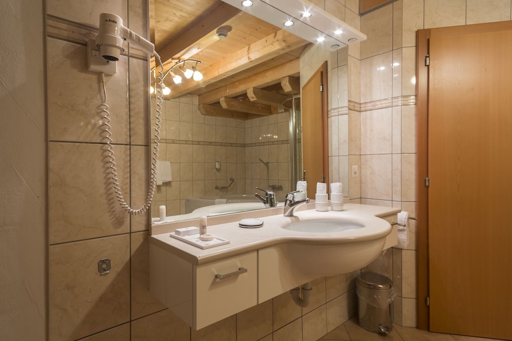 Zermatt Budget Rooms 46/49