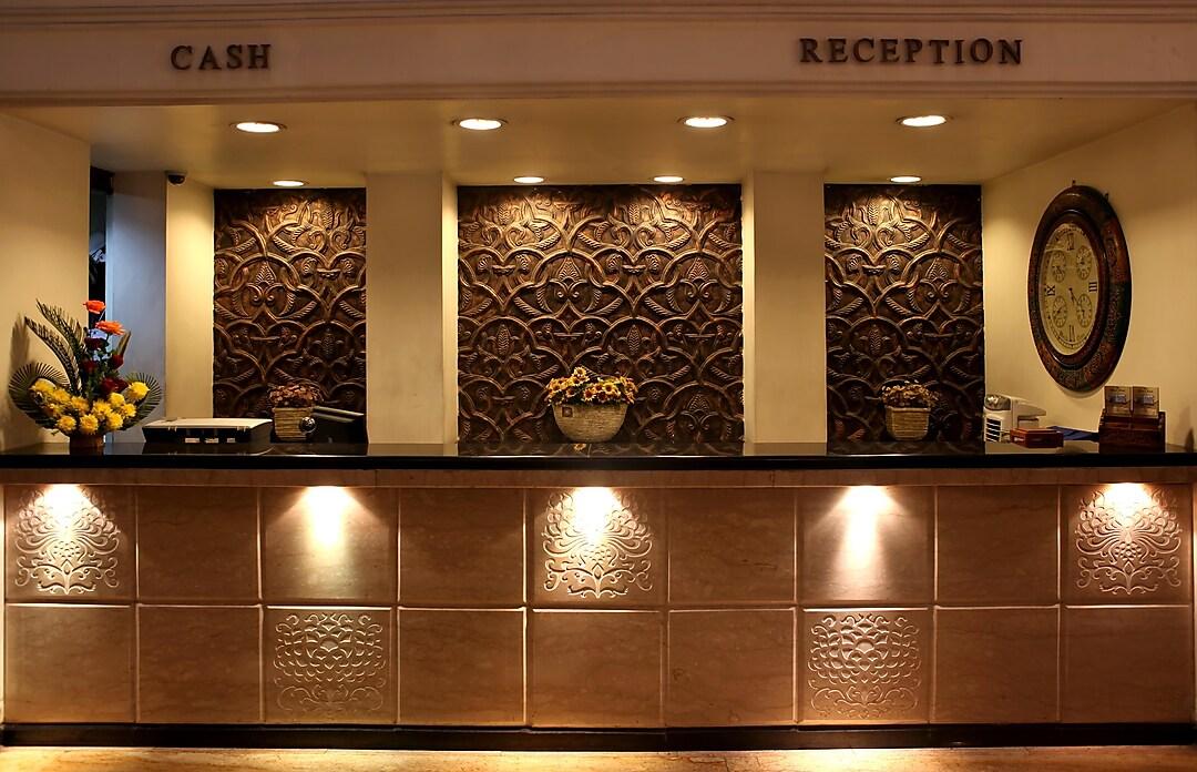 ROYAL FORT HOTEL 7/32