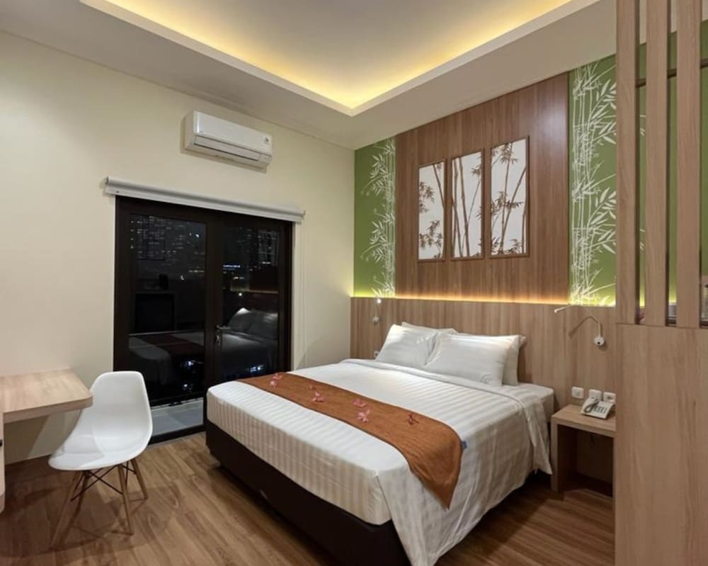 Premier, King Bed, D'Bamboo Suites 9/10