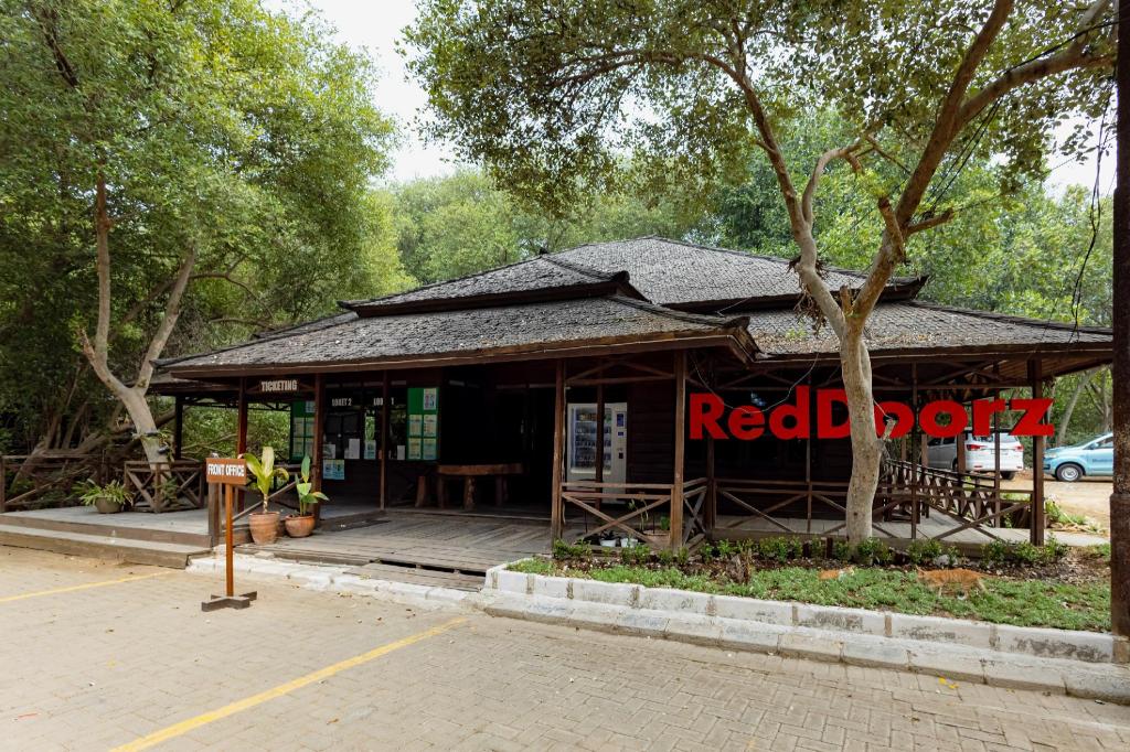 RedDoorz Resort @ Taman Wisata Mangrove 7/46
