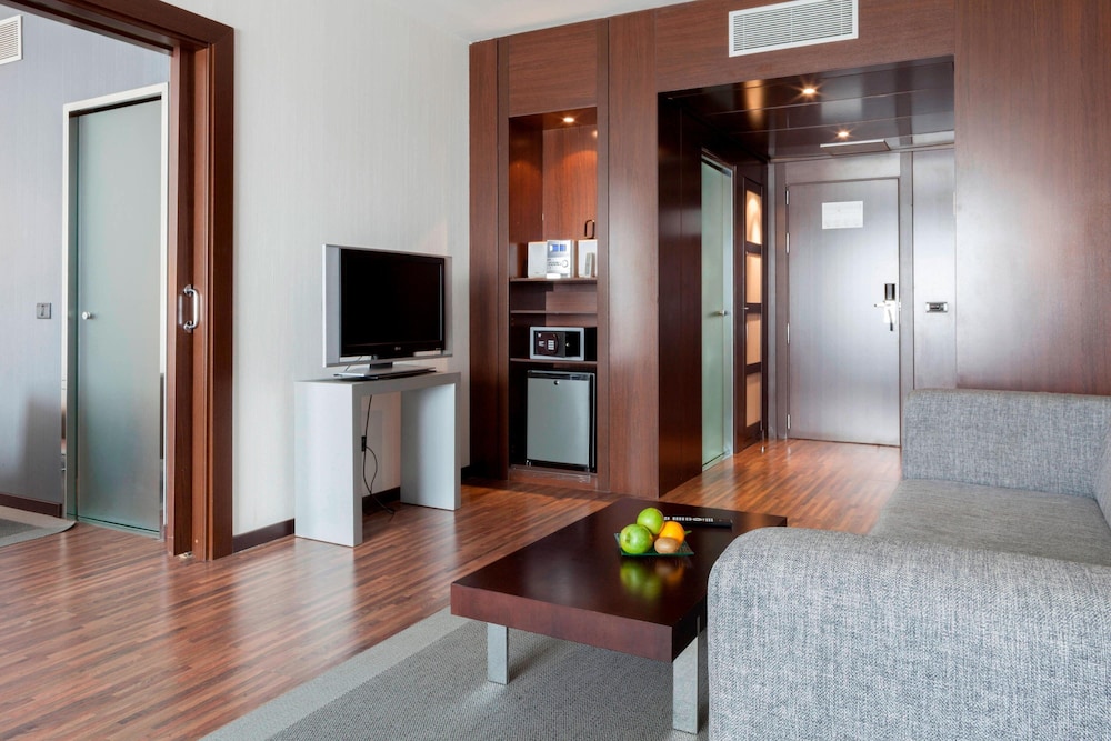 AC Hotel by Marriott Madrid Airport 11/45