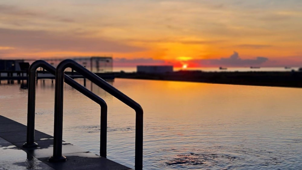 Swan Garden Resort Hotel 32/36