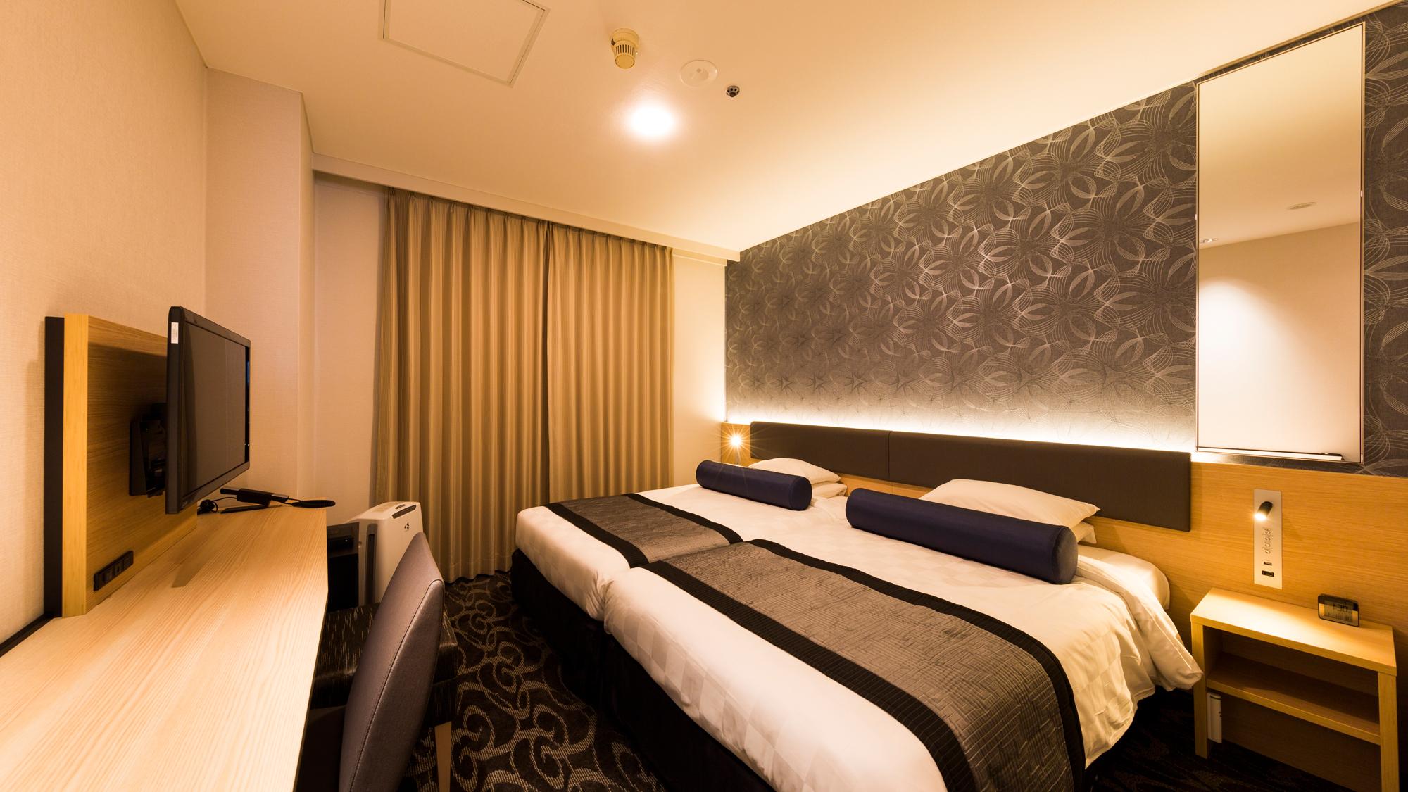 Superior, Twin Beds, Night View