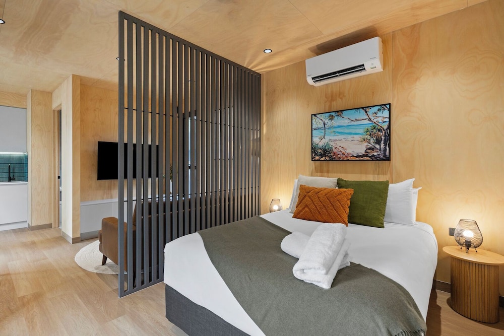 Duplex, Pod, Studio, King Bed