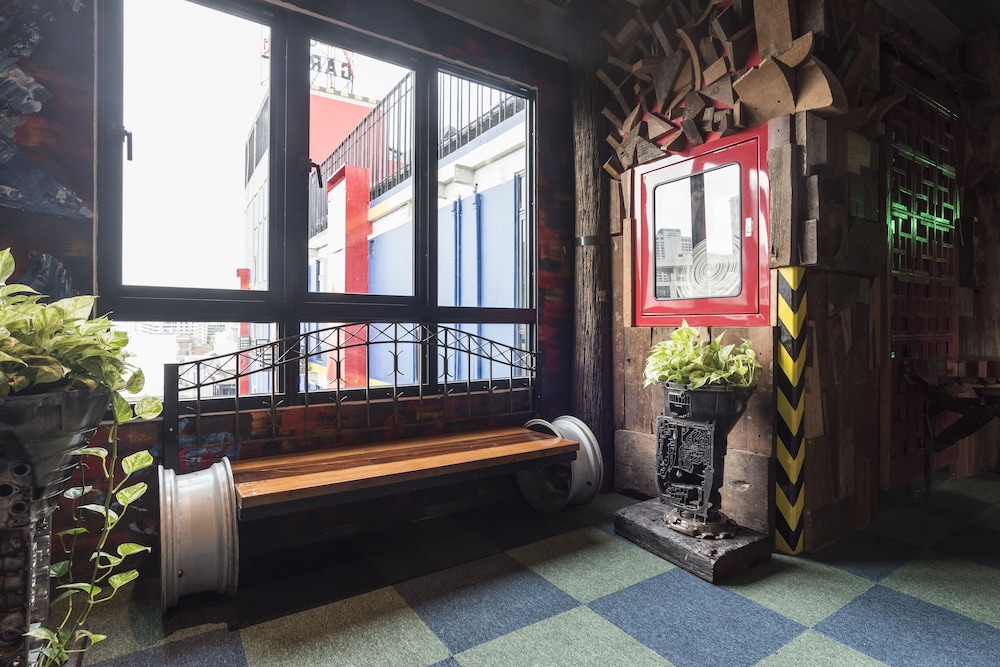 Mestyle Garage Hotel 25/86