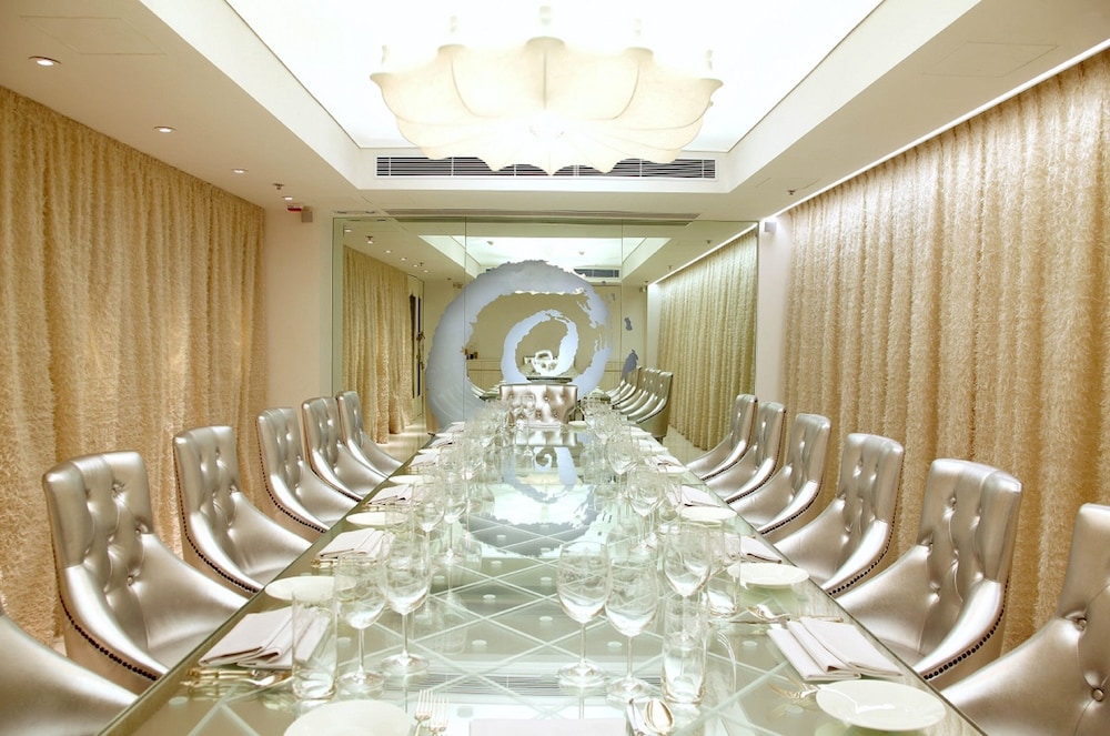 The Luxe Manor Hotel 21/41