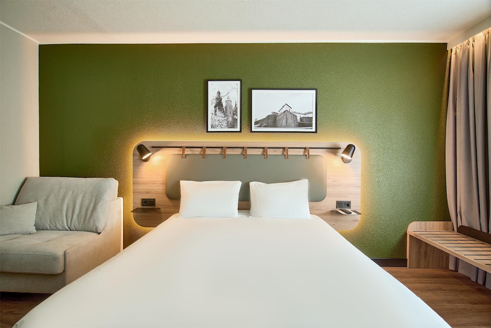 Standard, Queen Bed