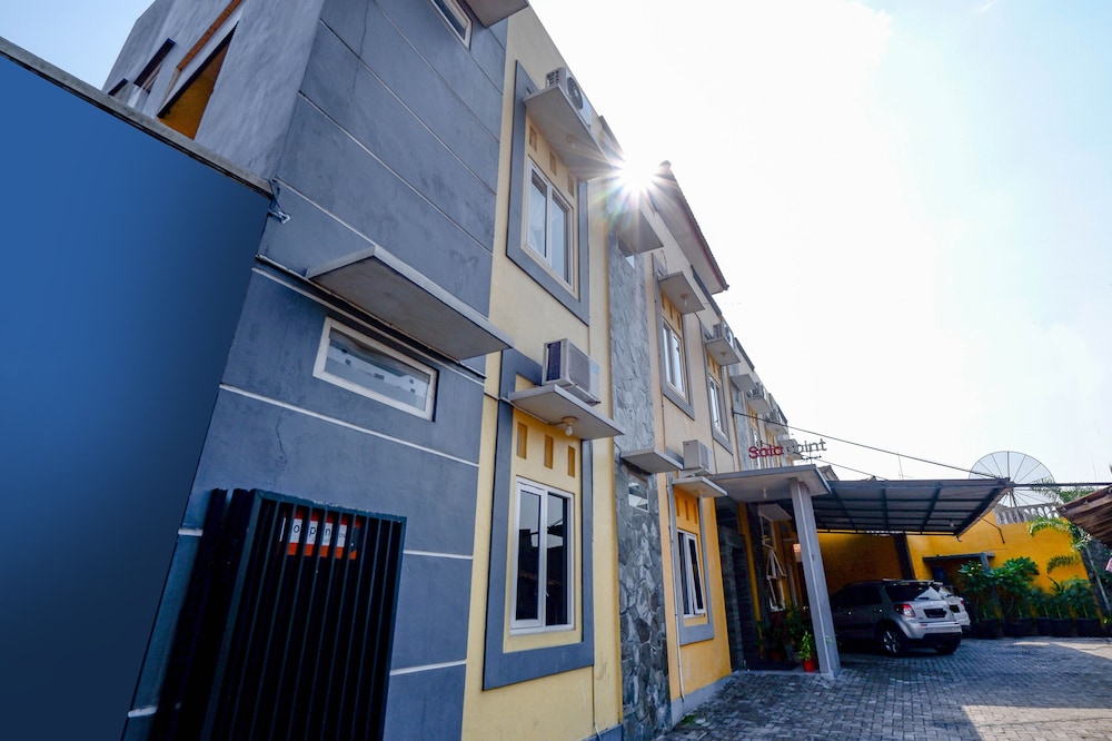 Hotel SUPER OYO 2209 Solo Point Guest House Syariah 27/31