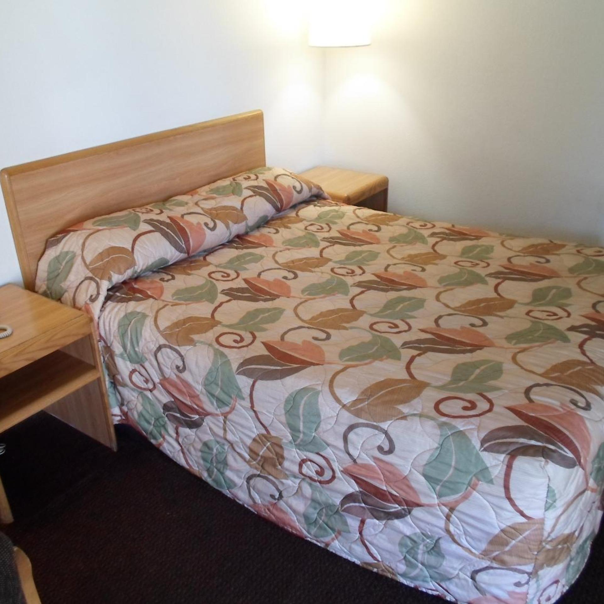 EZ 8 Motel Newark 8/25