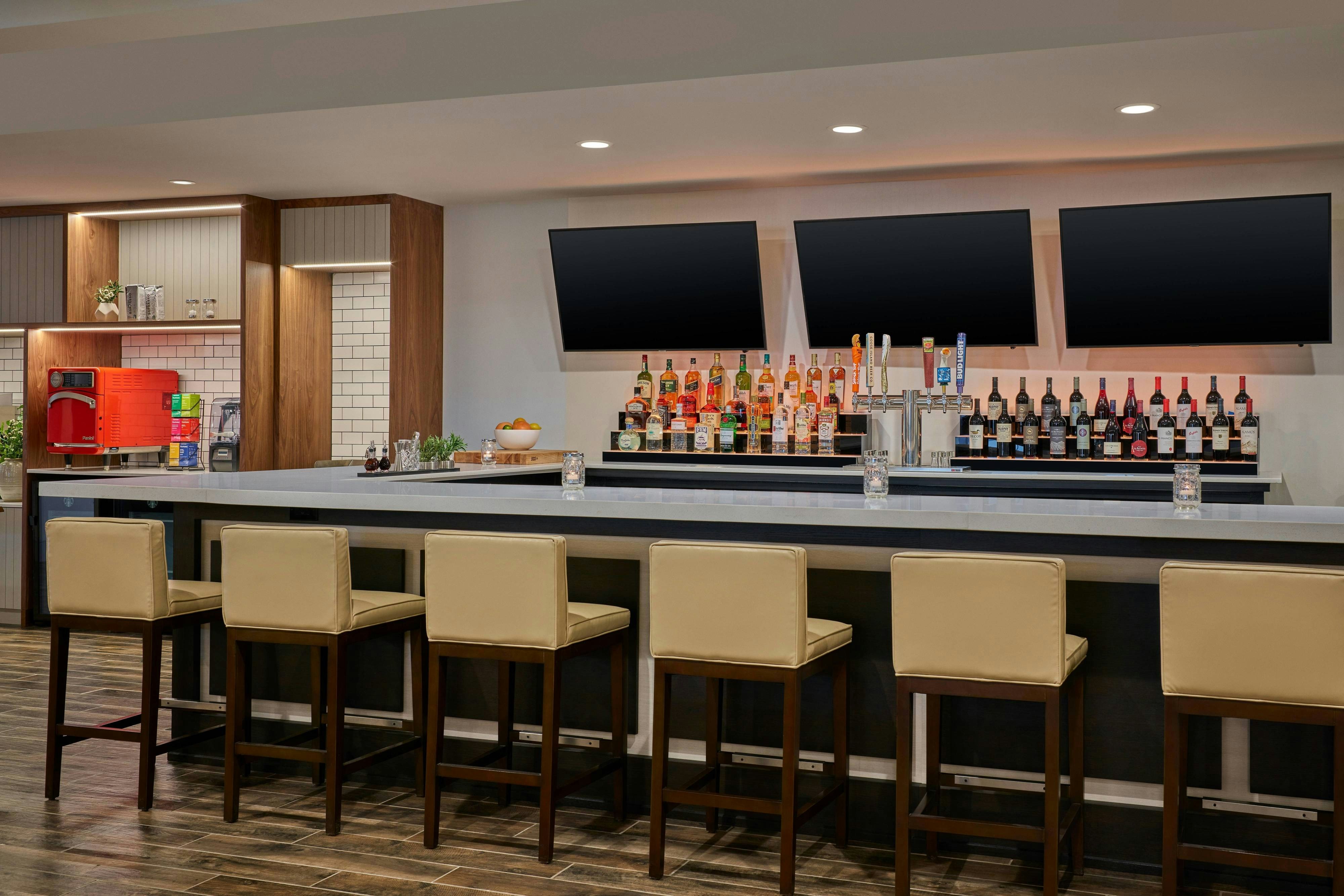 Delta Hotels by Marriott Chicago Willowbrook 21/35