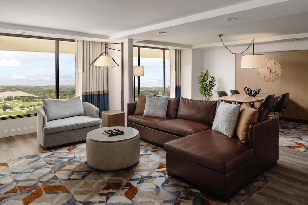 Hyatt Regency Austin 55/77