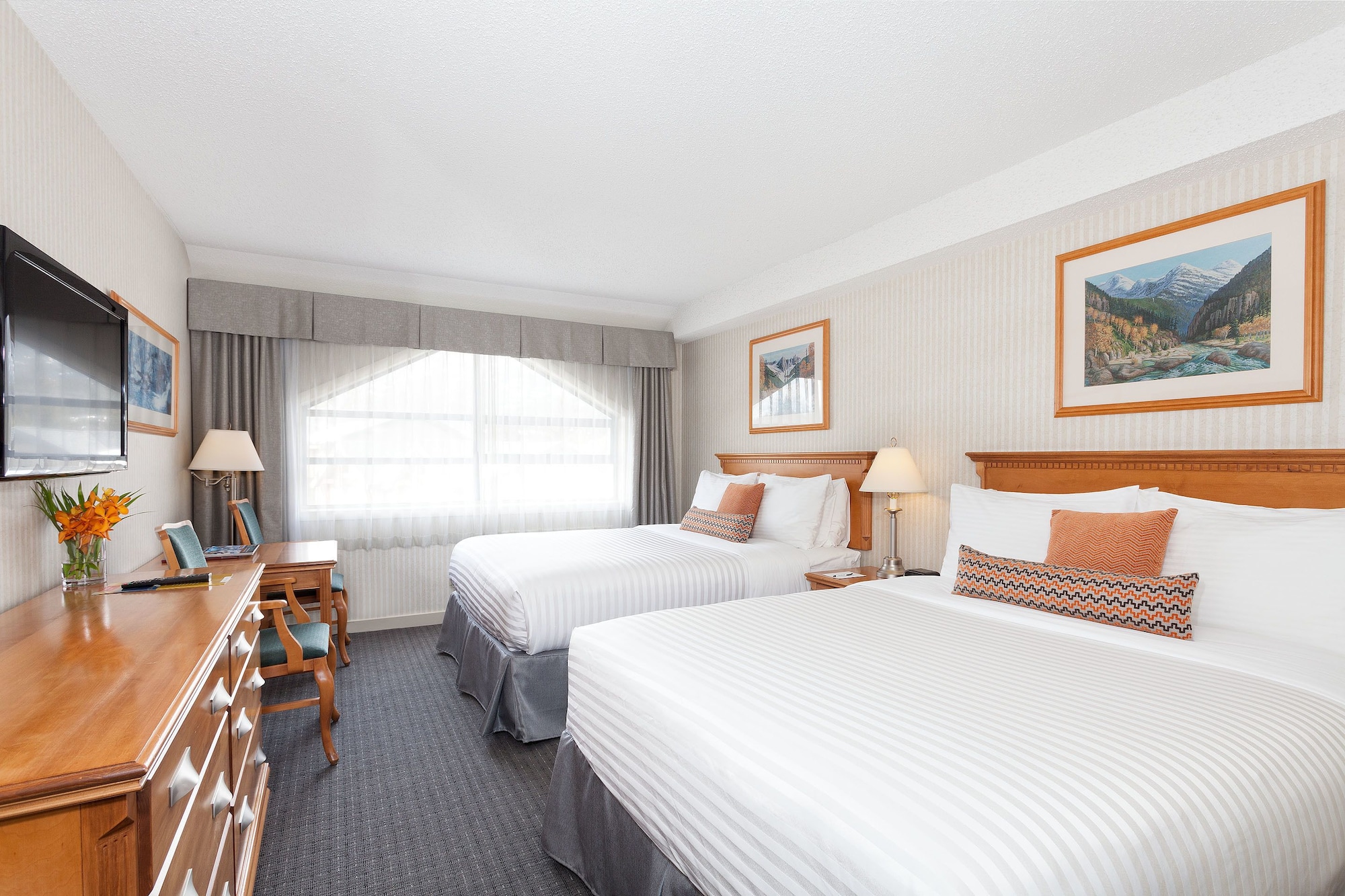 DELUXE, 2 QUEEN BEDS, NO AIR CONDITION