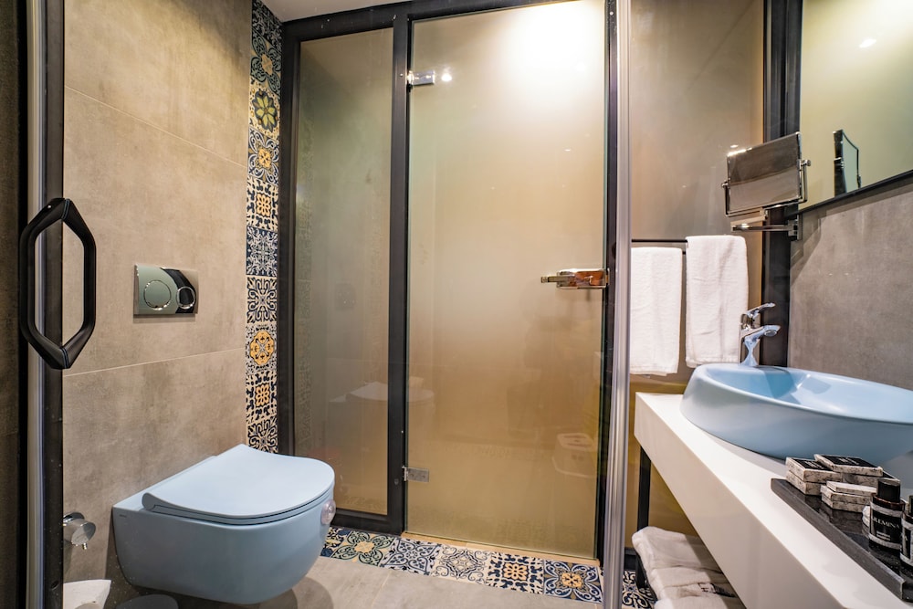 L HOTEL SARIGERME 46/48