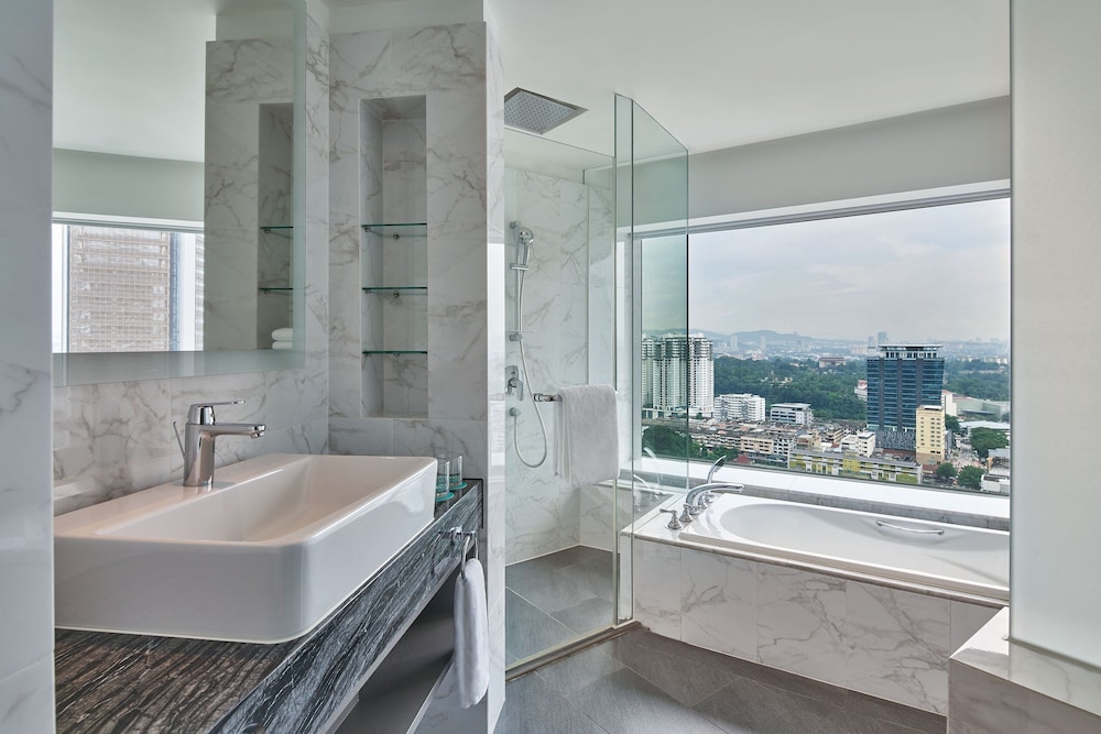 LE MERIDIEN KUALA LUMPUR 24/83