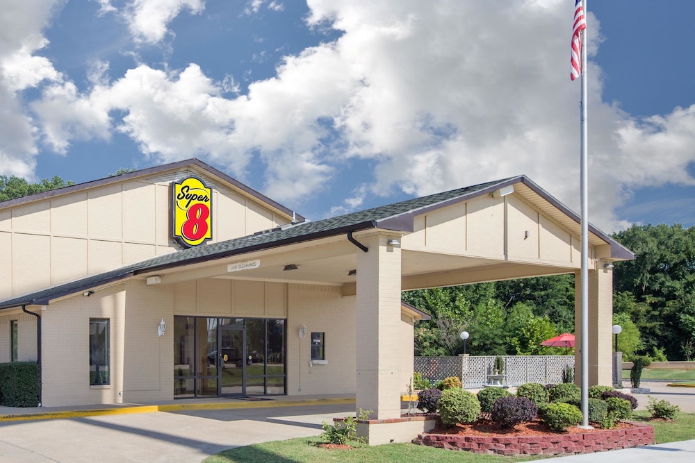Super 8 By Wyndham Clarksville Ar 1/24