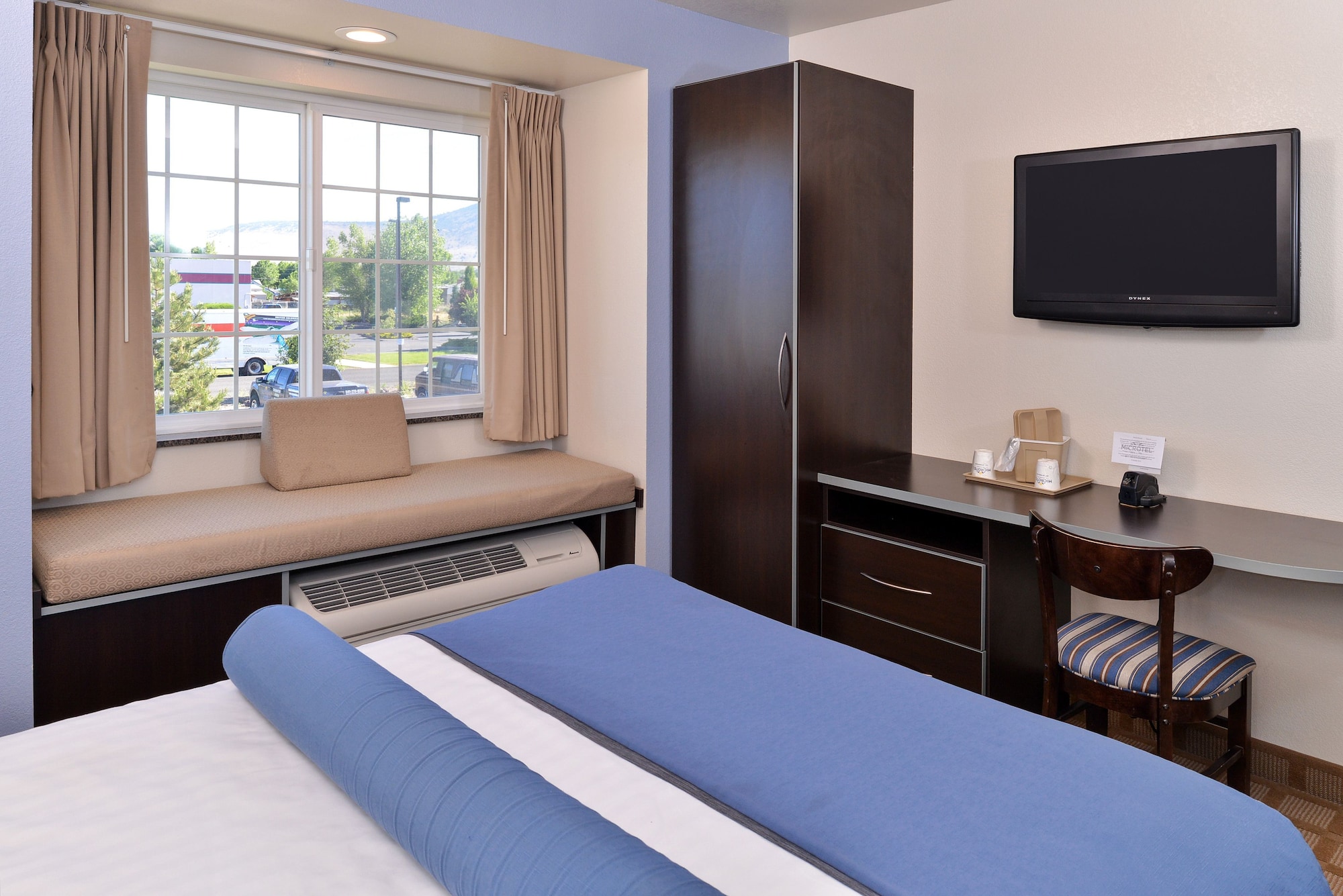 غرفة قياسية بسرير كوين، Microtel Inn Suites Klamath Falls 6/10