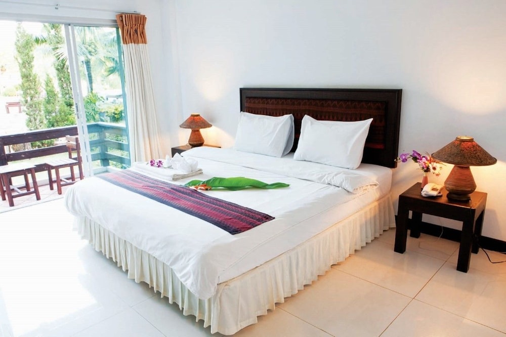 Nakhaburi Hotel & Resort 9/30