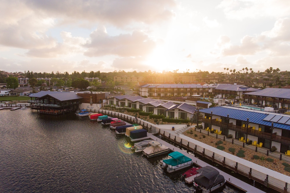Lakehouse Hotel and Resort 88/100