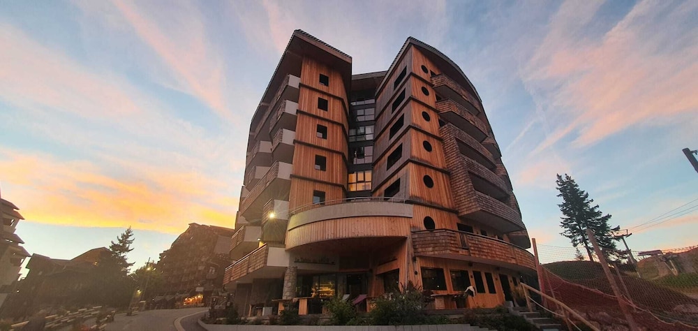 Hotel Mil8 4/45
