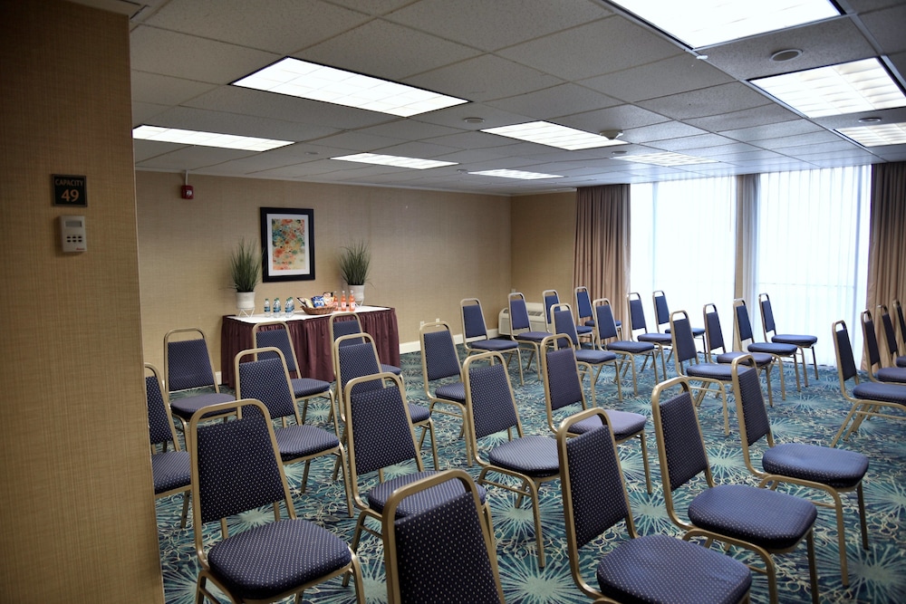 Spark by Hilton Akron Fairlawn 32/46