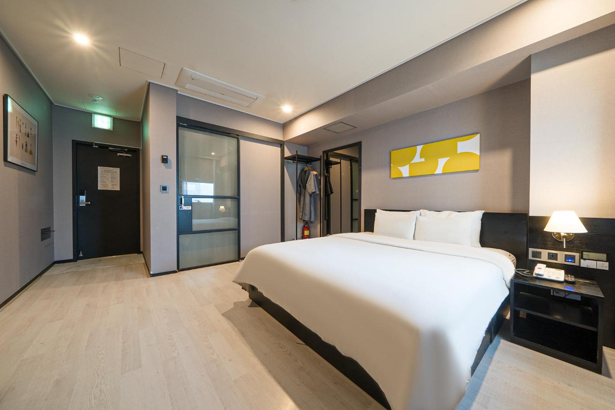 DELUXE, DOUBLE BED