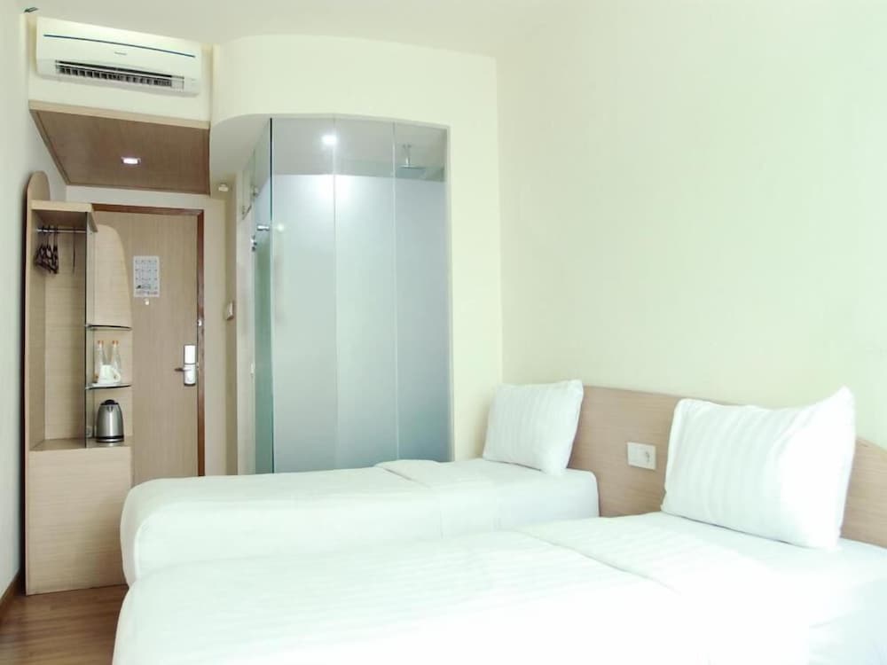Business Hotel Tomang Jakarta 28/64
