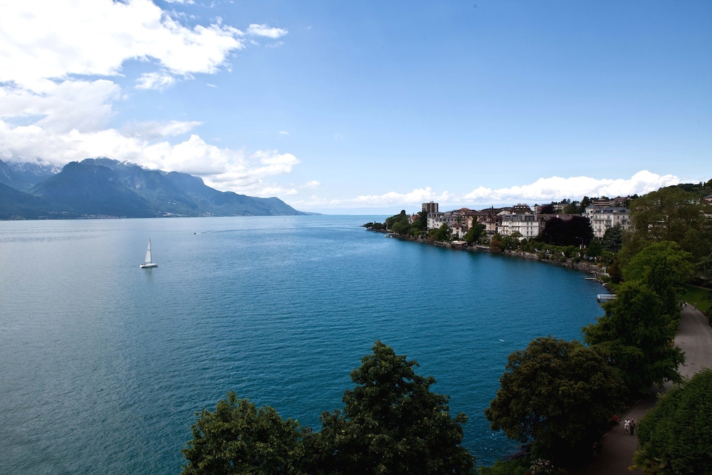Royal Plaza Montreux Hotel 69/77