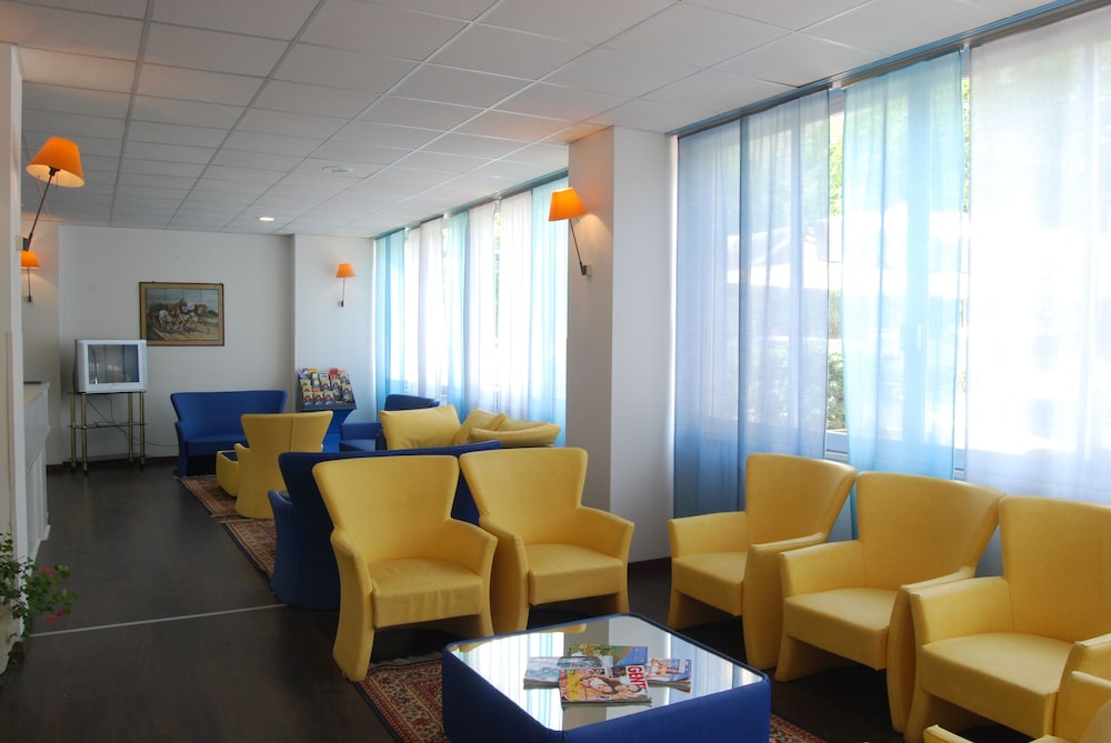 Hotel Embassy Pesaro 19/35